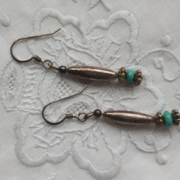 Highly oxidized Patina Sterling Silver oblong bead turquoise chip hook earrings - Picture 3 of 6